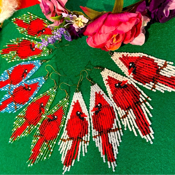 Red cardinal earring - Picture 5 of 5